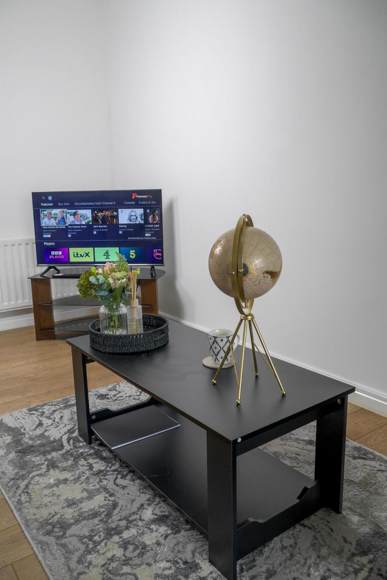 Modern 4 Bedroom Detatched House Стоктон-он-Тіз Екстер'єр фото