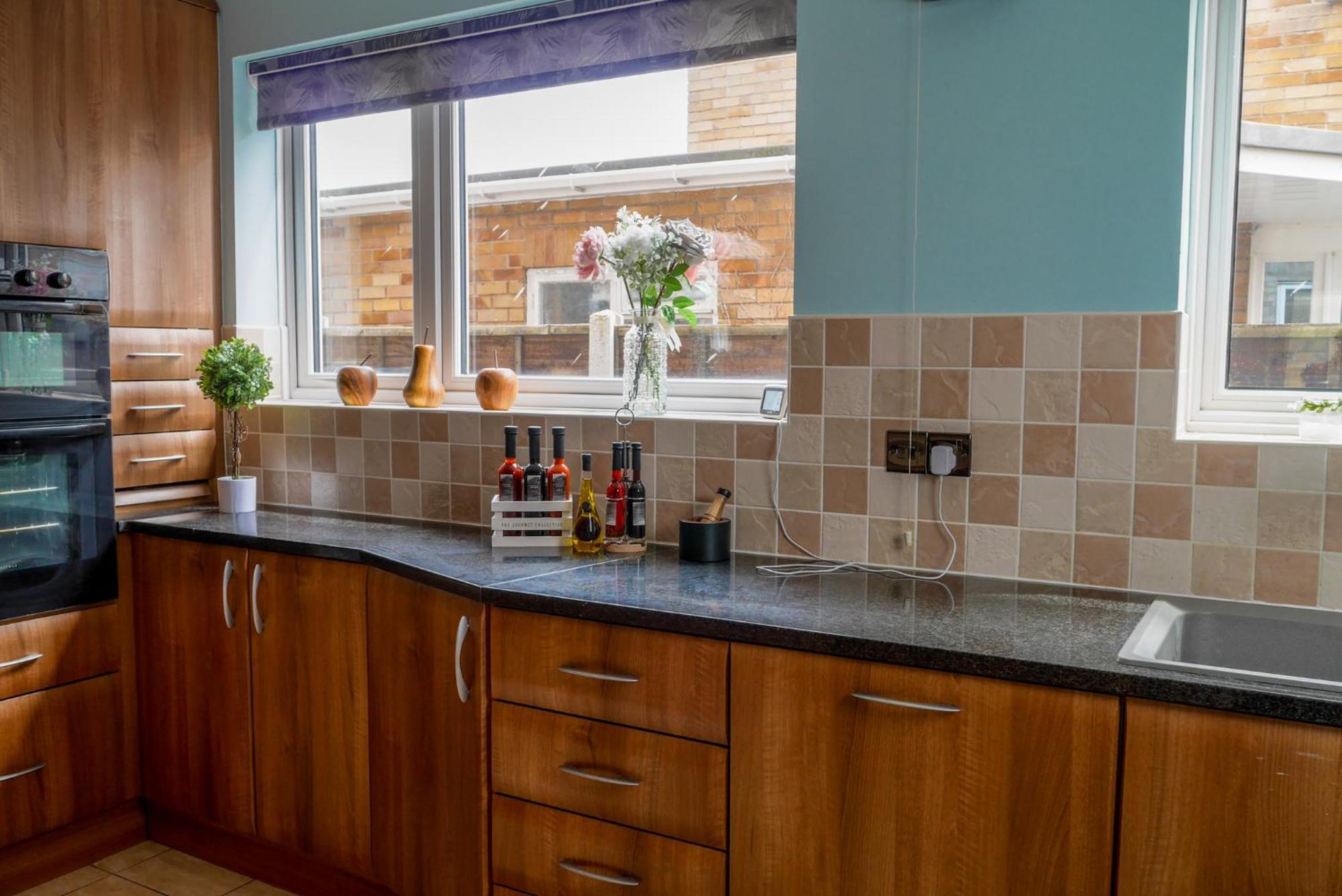 Modern 4 Bedroom Detatched House Стоктон-он-Тіз Екстер'єр фото
