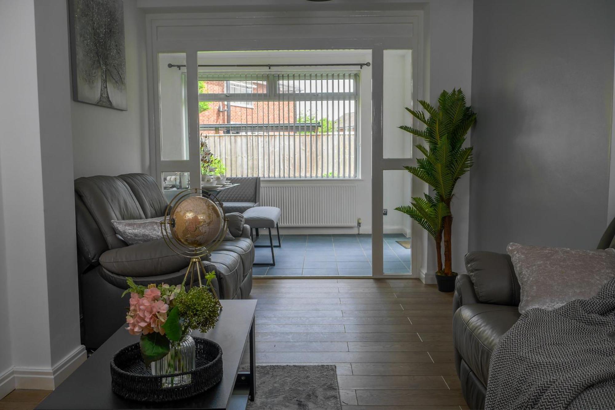 Modern 4 Bedroom Detatched House Стоктон-он-Тіз Екстер'єр фото