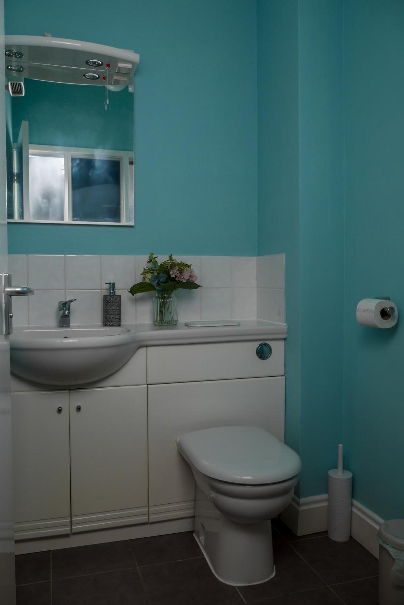 Modern 4 Bedroom Detatched House Стоктон-он-Тіз Екстер'єр фото