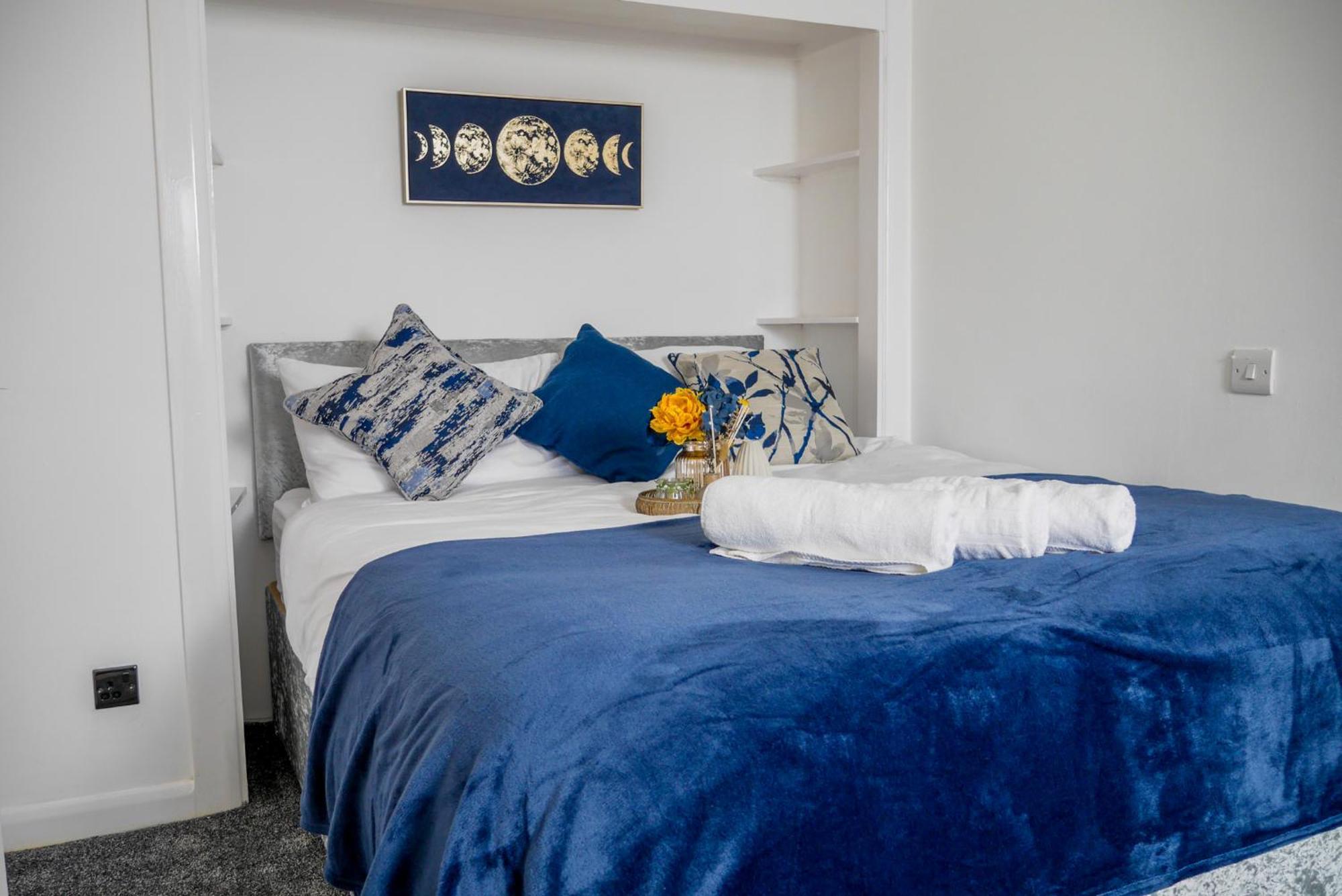 Modern 4 Bedroom Detatched House Стоктон-он-Тіз Екстер'єр фото