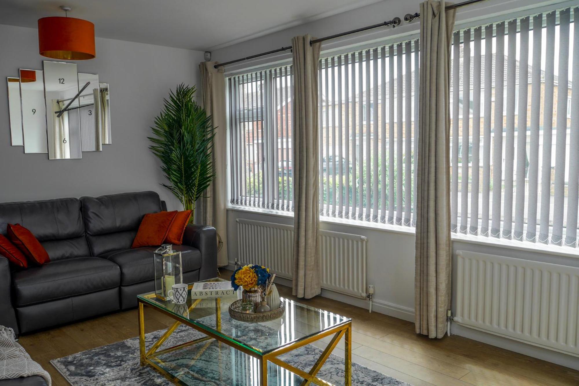 Modern 4 Bedroom Detatched House Стоктон-он-Тіз Екстер'єр фото