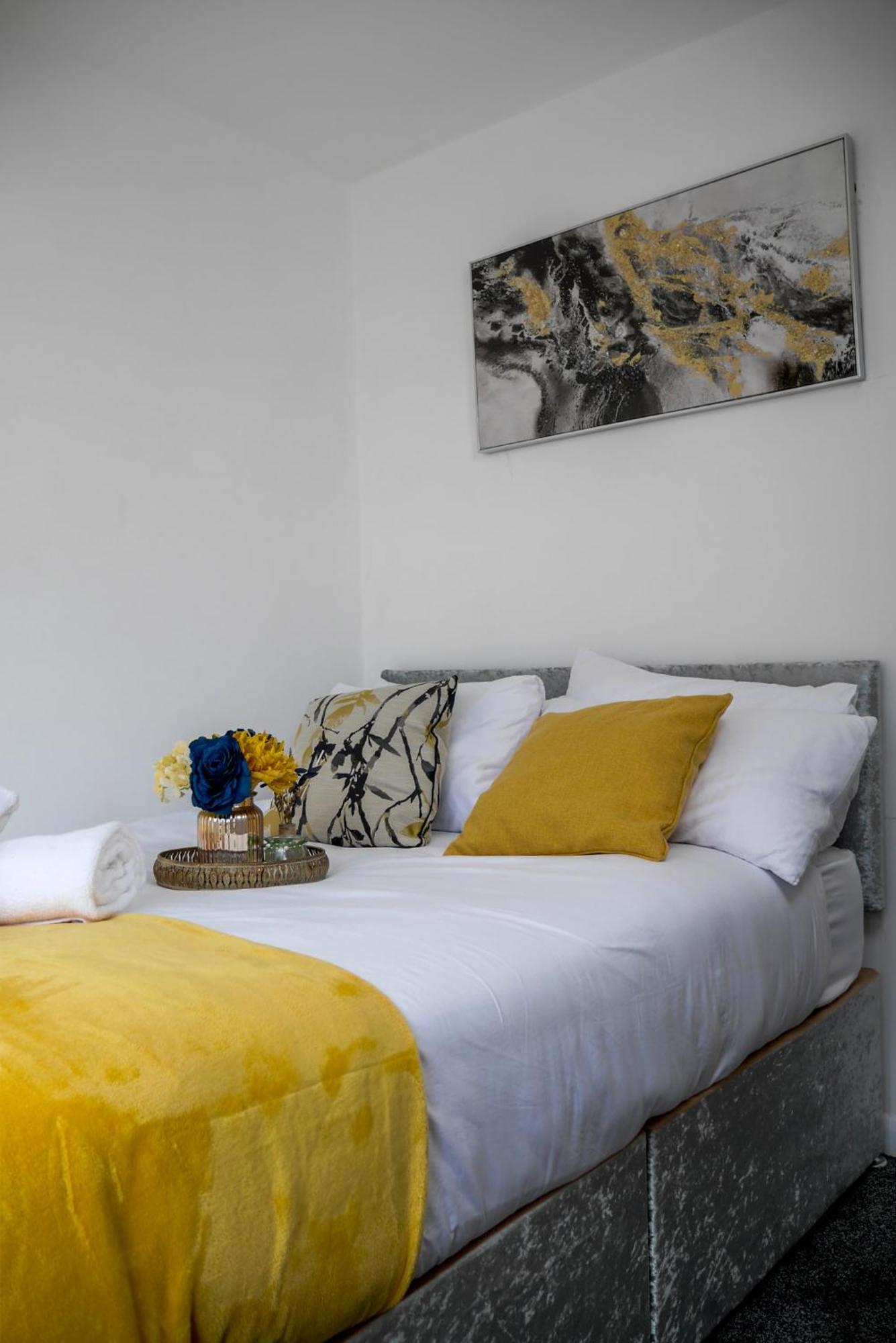 Modern 4 Bedroom Detatched House Стоктон-он-Тіз Екстер'єр фото