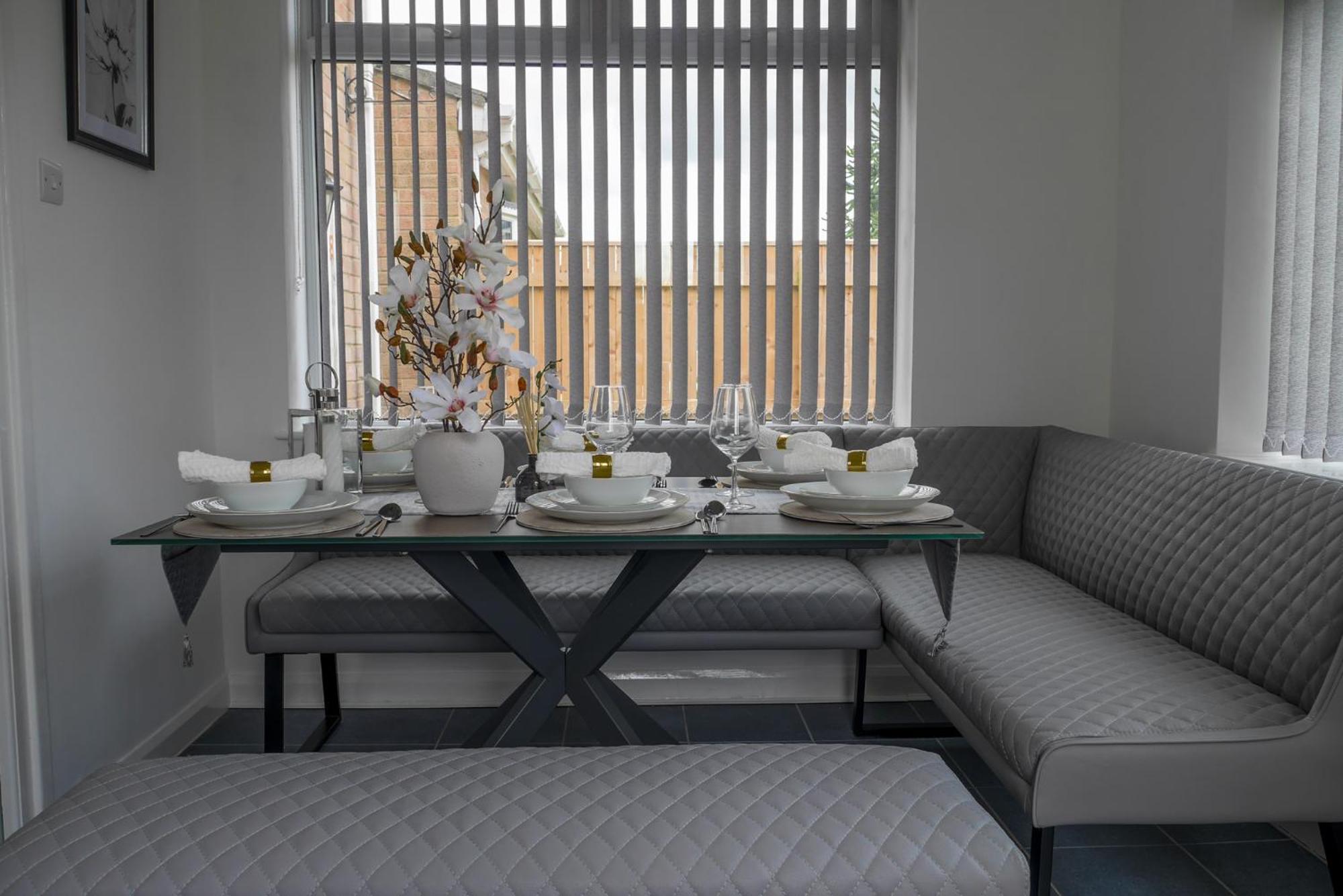 Modern 4 Bedroom Detatched House Стоктон-он-Тіз Екстер'єр фото