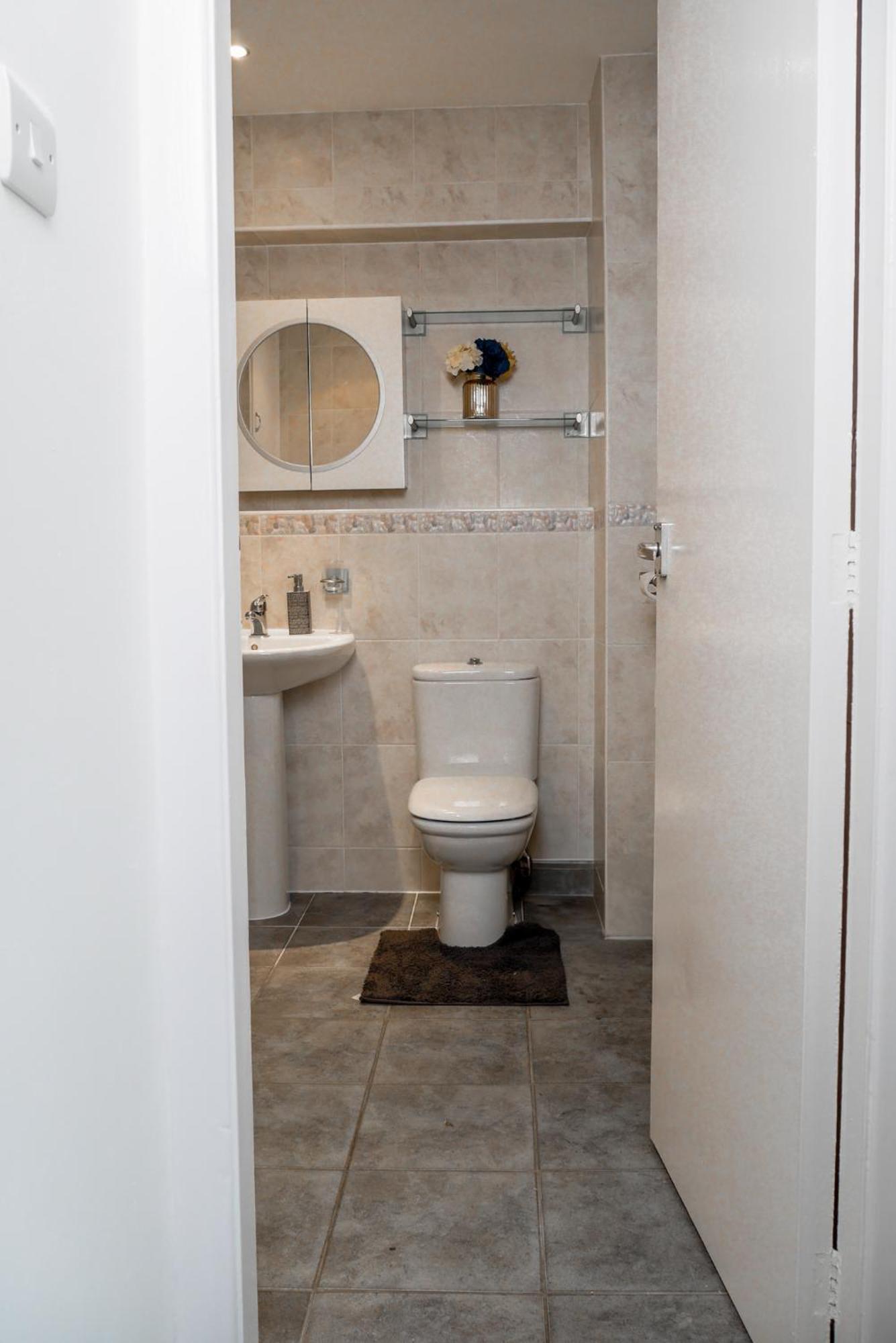 Modern 4 Bedroom Detatched House Стоктон-он-Тіз Екстер'єр фото